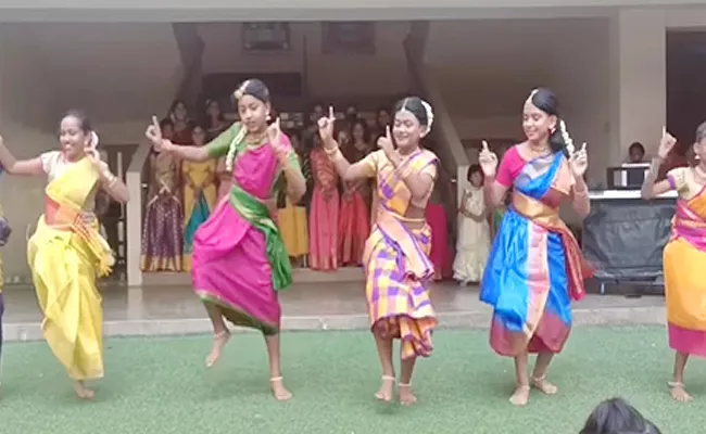 Boy Dressed As A Girl Dancing For Dia Dia Dole Song - Sakshi