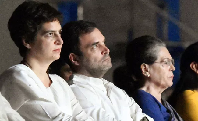 Rahul Gandhi Sonia Priyanka Will Not Vote Congress First Time - Sakshi