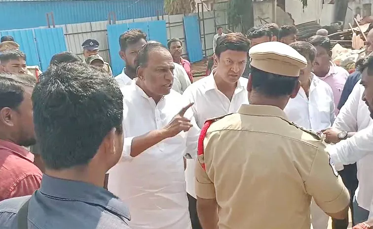 Land Issue: Ex-Minister Mallareddy Argue With Police