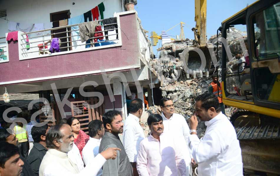 building collapse in nanakramguda - Sakshi1