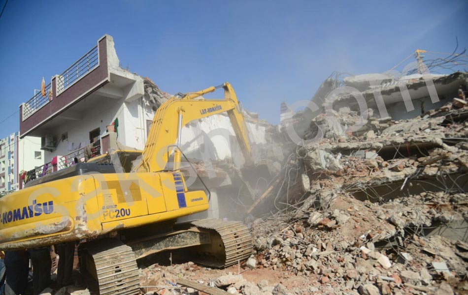 building collapse in nanakramguda - Sakshi7