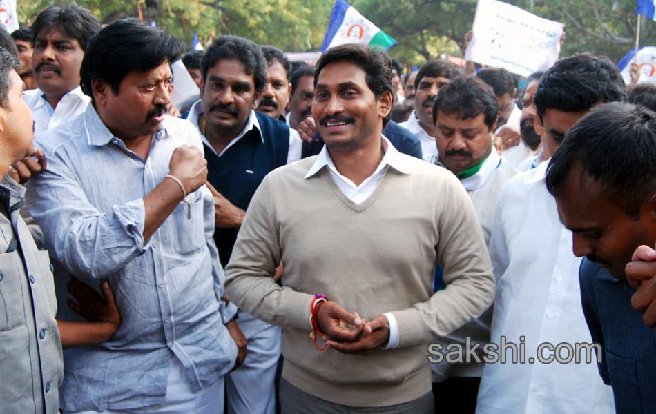 YSR Congress Chief YS Jagan Mohan Reddy stages anti Telangana protest in Delhi - Sakshi30