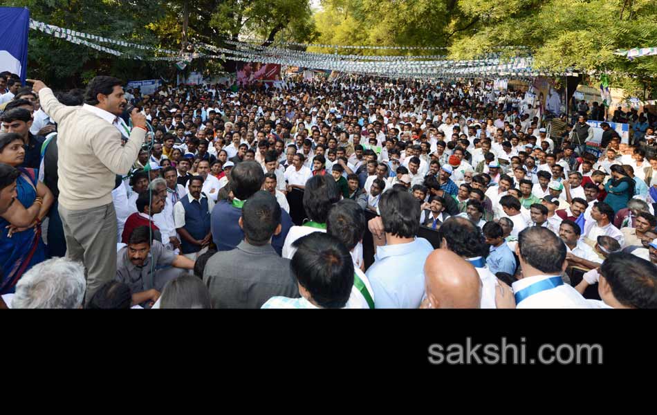 YSR Congress Chief YS Jagan Mohan Reddy stages anti Telangana protest in Delhi - Sakshi51