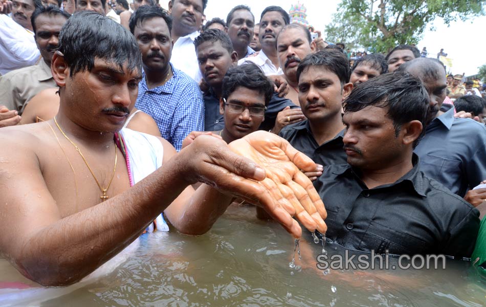 YS Jagan taking a holy dip at Goshpada Ghat in Kovvur - Sakshi20