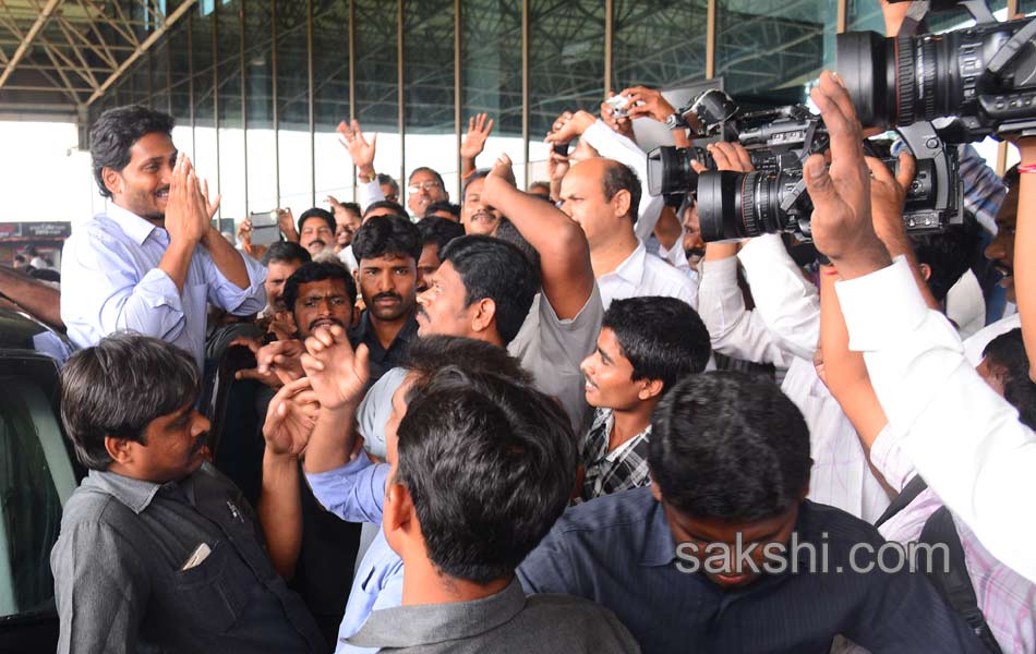 YS jagan mohan reddy tour in East Godavari - Sakshi10