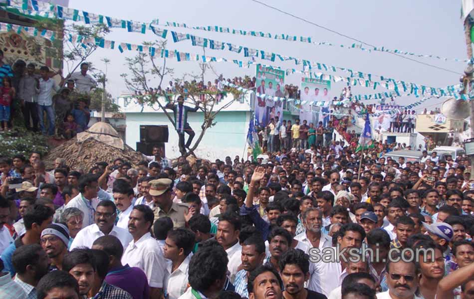 YS jagan mohan reddy tour in Srikakulam - Sakshi6
