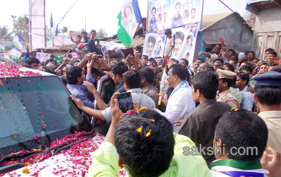 YS jagan mohan reddy tour in Srikakulam - Sakshi7