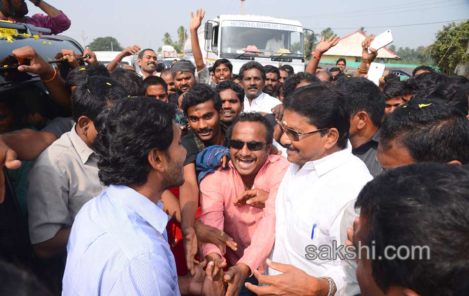 YS jagan mohan reddy tour in East Godavari - Sakshi8