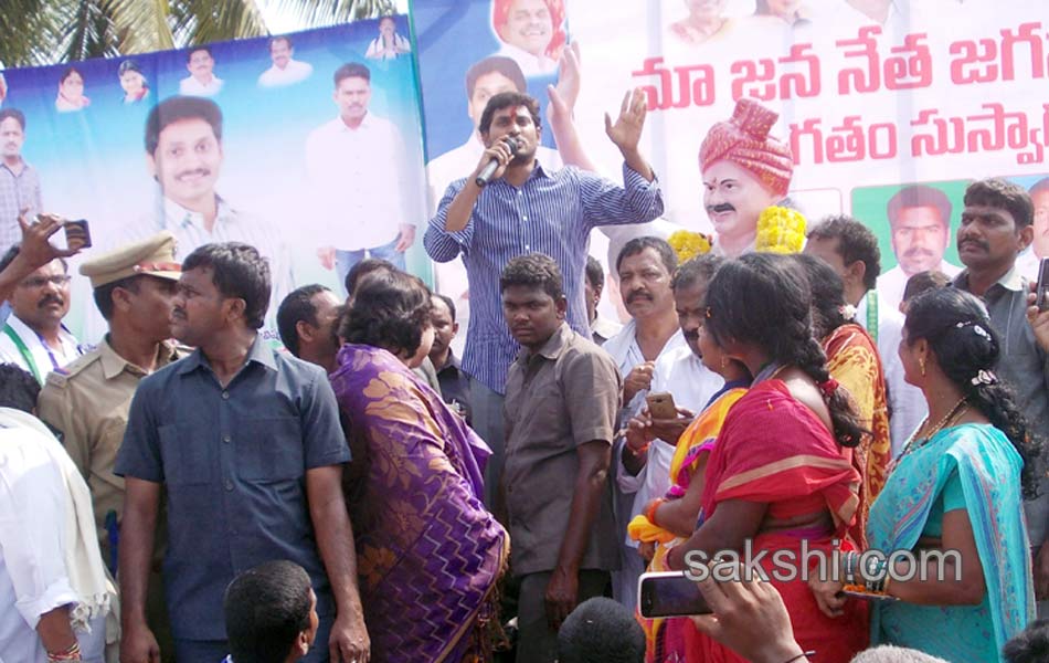 YS jagan mohan reddy tour in Srikakulam - Sakshi1