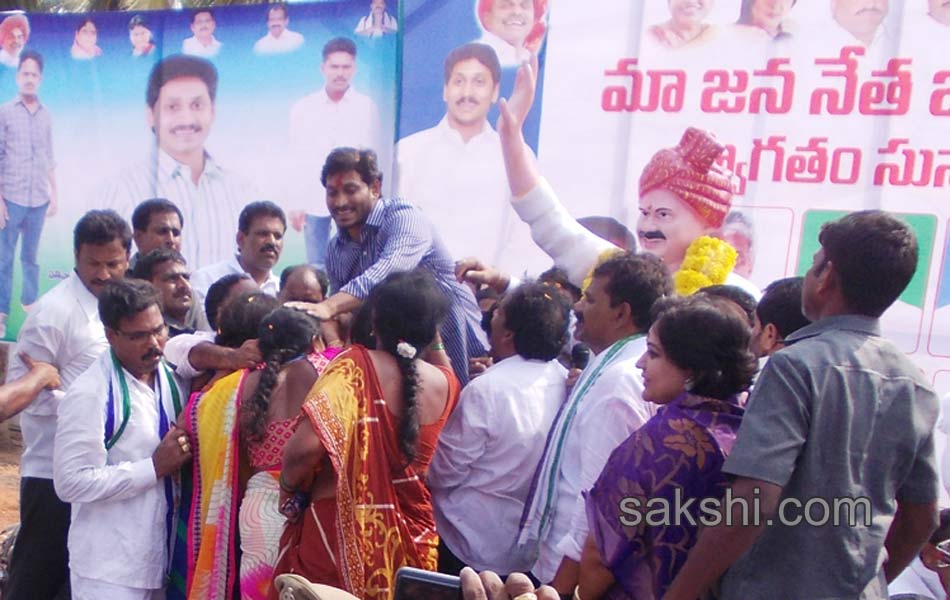 YS jagan mohan reddy tour in Srikakulam - Sakshi4