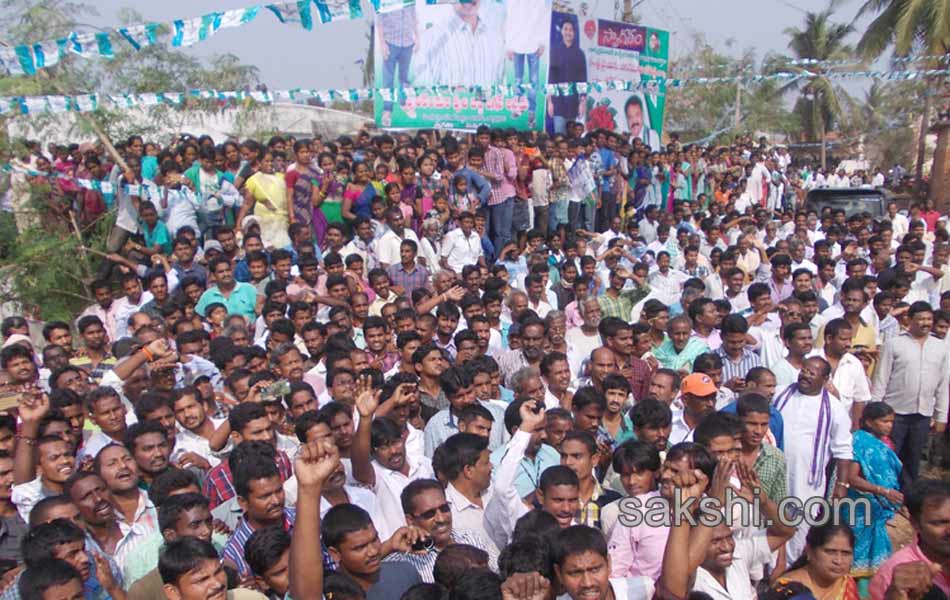 YS jagan mohan reddy tour in Srikakulam - Sakshi5