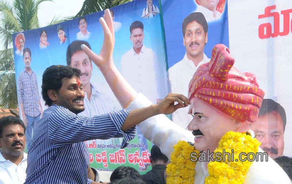 YS jagan mohan reddy tour in Srikakulam - Sakshi15