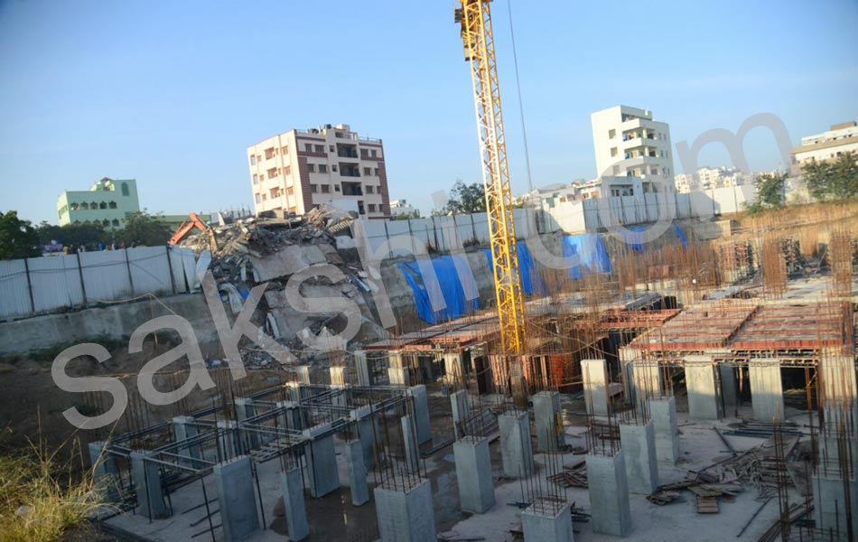 building collapse in nanakramguda - Sakshi9