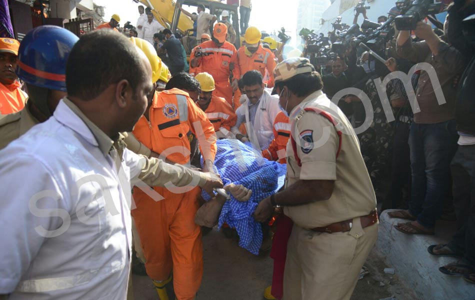 building collapse in nanakramguda - Sakshi11