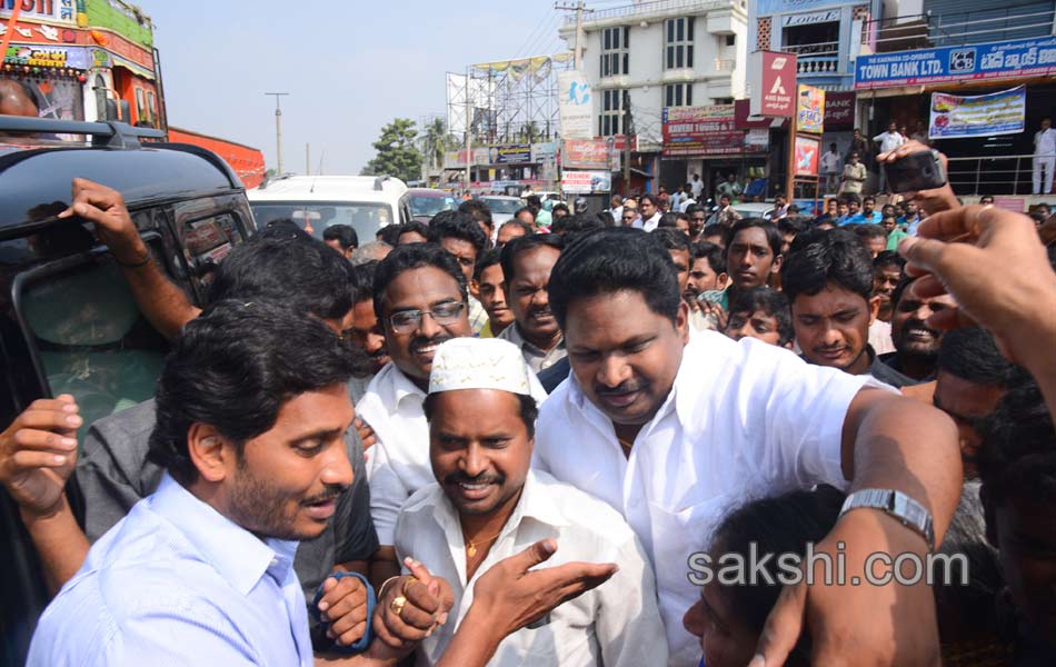 YS jagan mohan reddy tour in East Godavari - Sakshi7