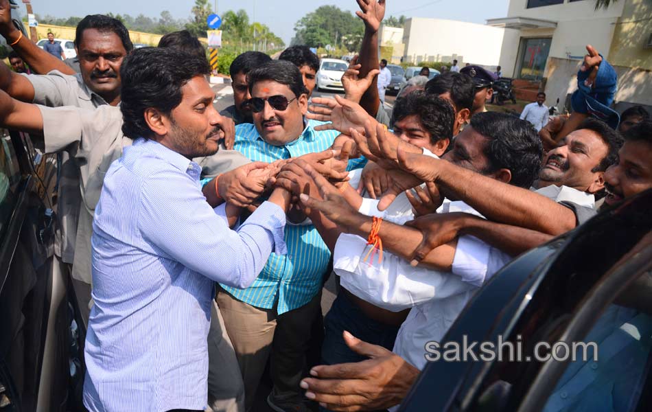 YS jagan mohan reddy tour in East Godavari - Sakshi9