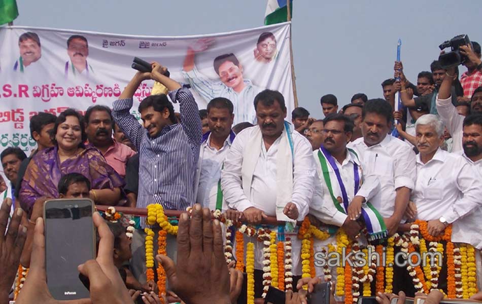 YS jagan mohan reddy tour in Srikakulam - Sakshi9