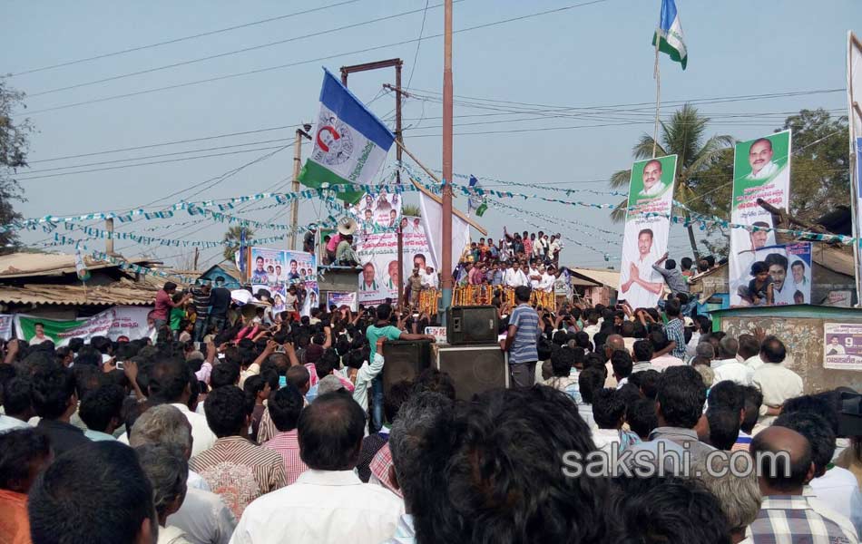 YS jagan mohan reddy tour in Srikakulam - Sakshi10