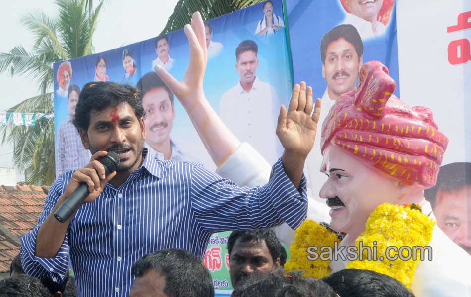YS jagan mohan reddy tour in Srikakulam - Sakshi14