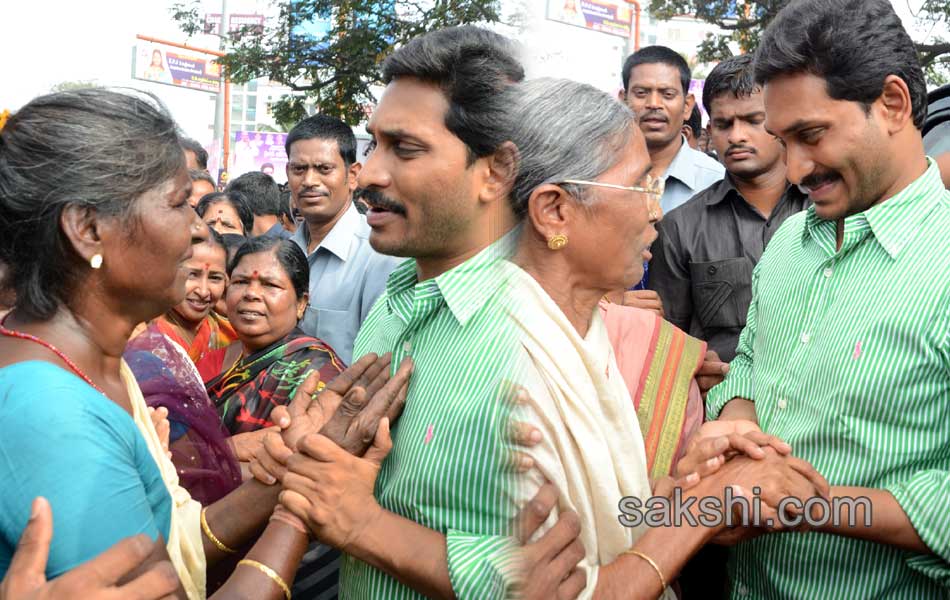 Jagan in Tirupathi - Sakshi12