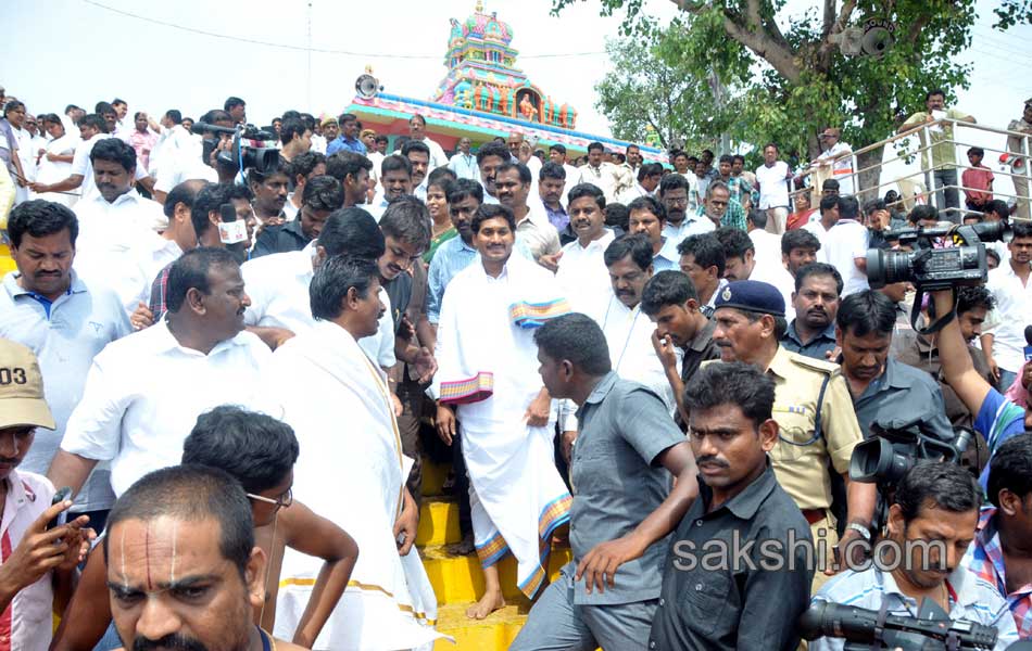 YS Jagan taking a holy dip at Goshpada Ghat in Kovvur - Sakshi8