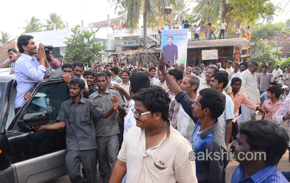 YS jagan mohan reddy tour in East Godavari - Sakshi12