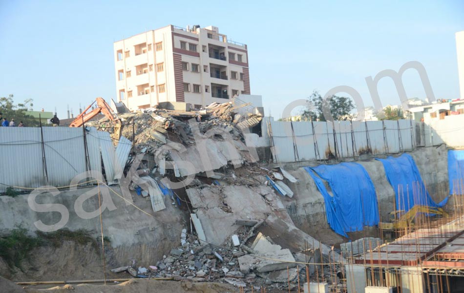building collapse in nanakramguda - Sakshi12