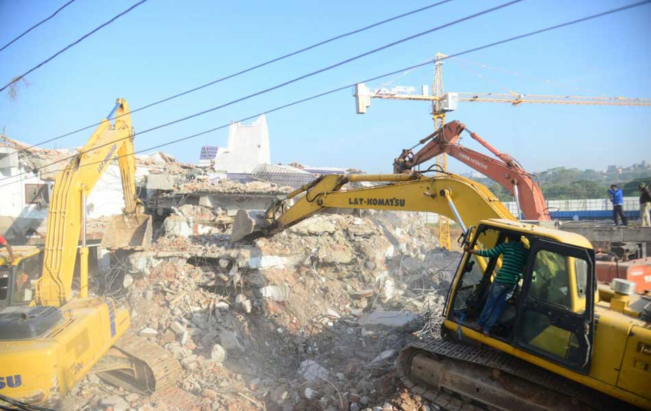 building collapse in nanakramguda - Sakshi18