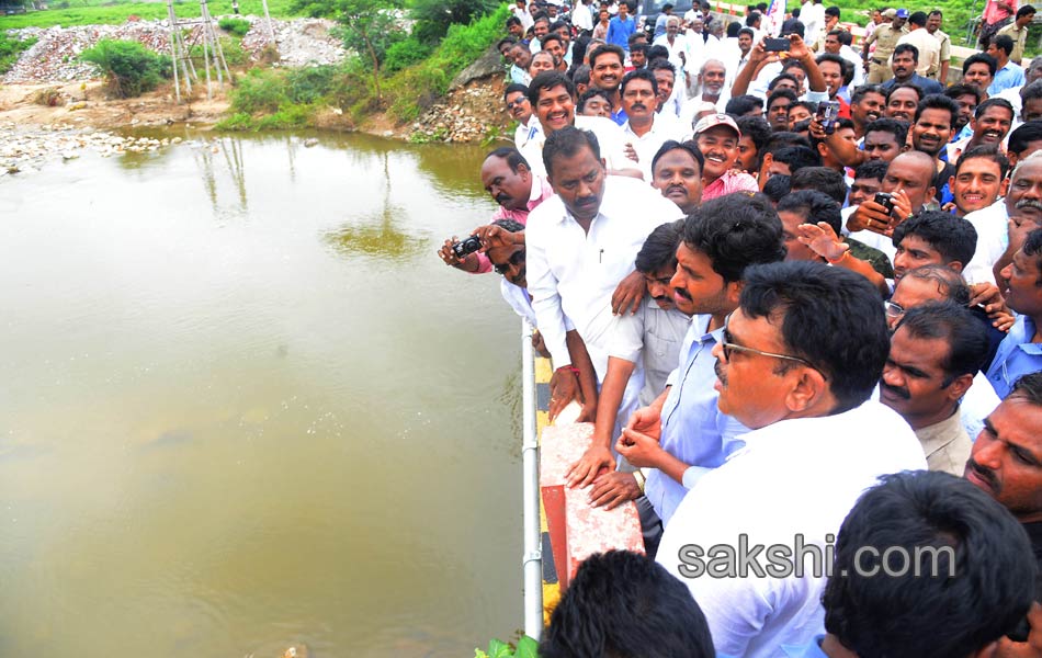 YS Jagan Tour in Guntur District Floods in secon day - Sakshi