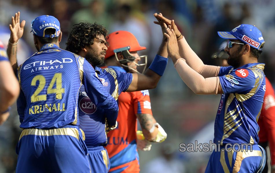 mumbai indians beats gujarat lions by 6 wickets - Sakshi
