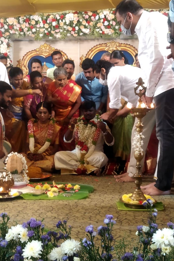 Suriya Attends His Fan Club Member Hari's Wedding.  - Sakshi