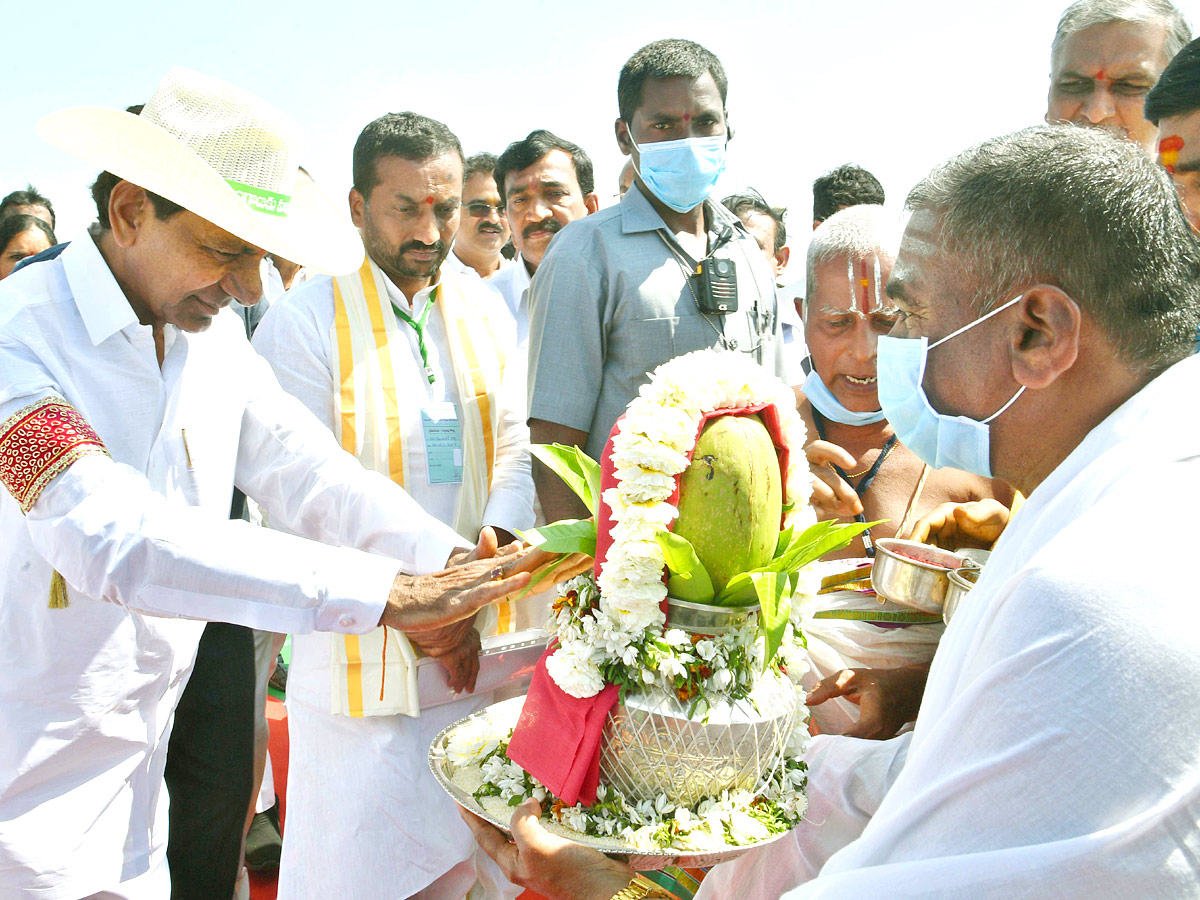 CM KCR inaugurates Mallanna Sagar reservoir in Siddipet - Sakshi