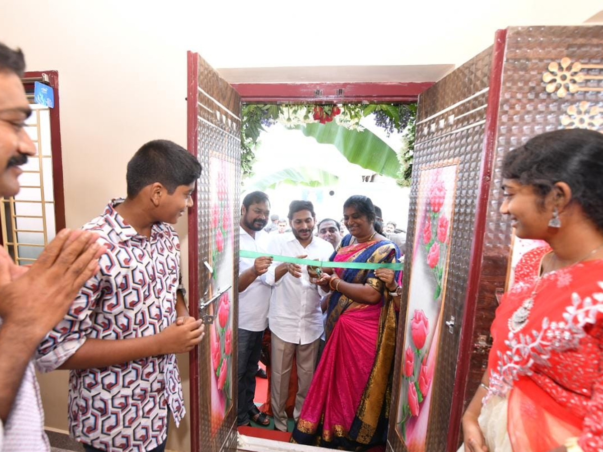 Jagananna Colony House Warming Ceremony Event In Samarlakota, Photos Goes Viral - Sakshi