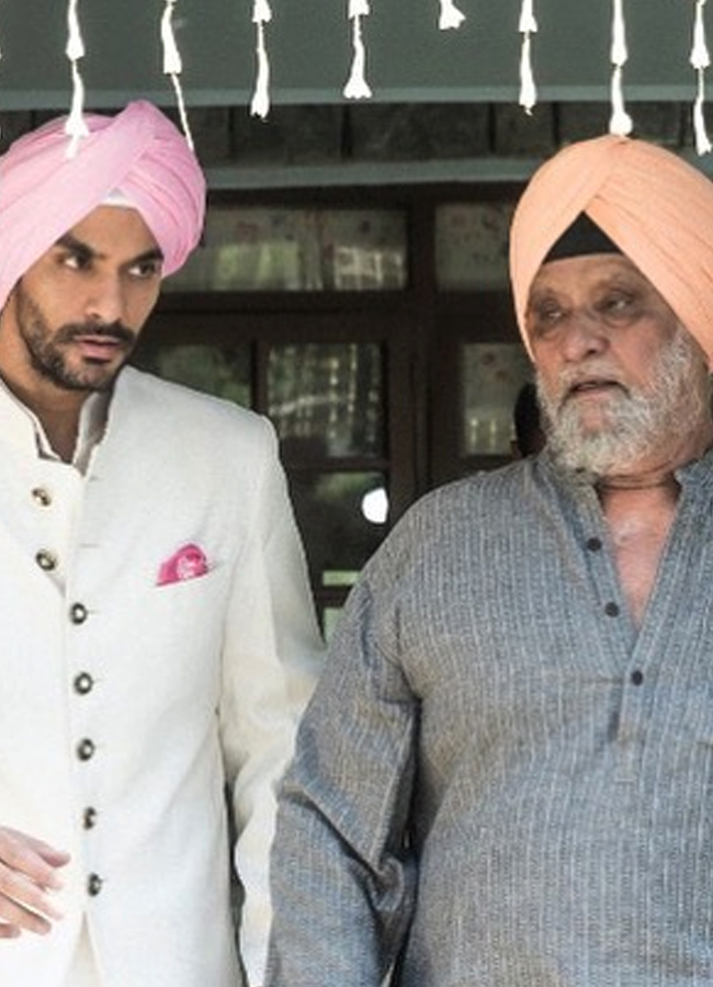 Family Members Pay Tribute To Team India Spin Legend Bishan Singh Bedi - Sakshi