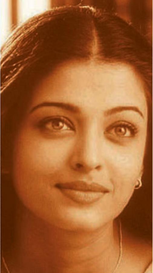 Bollywood Beauty Aishwarya Rai Birthday Rare Photos - Sakshi