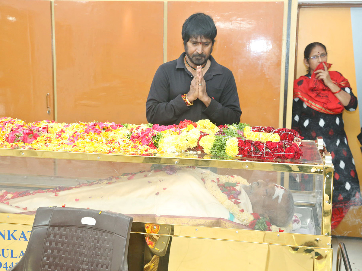 Cinema Industry mourns the demise of Telugu actor Chandra Mohan Photos - Sakshi