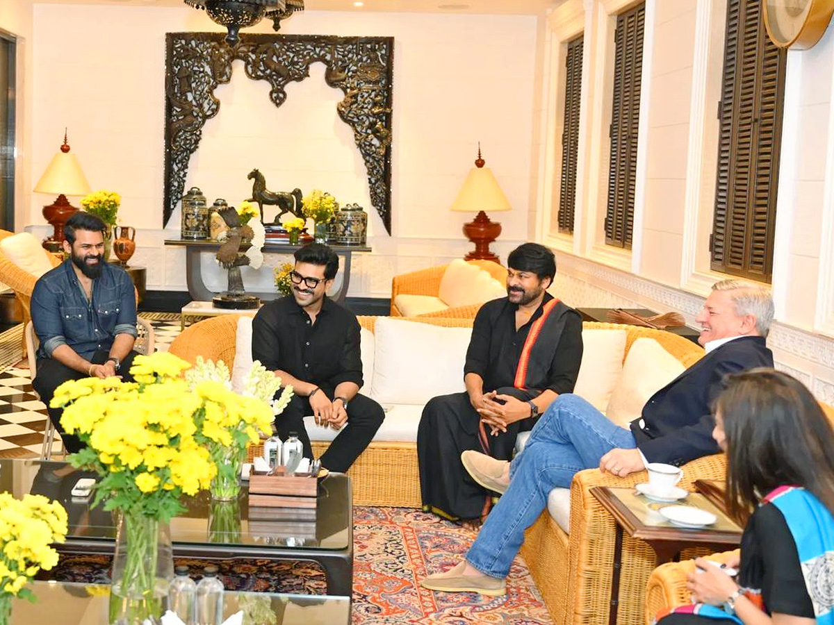 Netflix CEO Meets Chiranjeevi and Ram Charan Photos - Sakshi