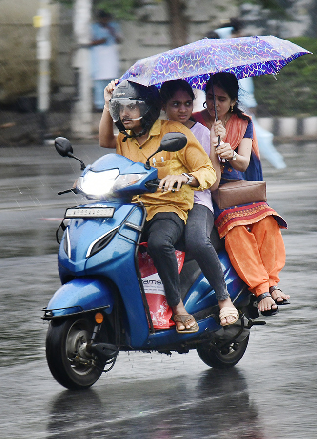 Heavy Rains in Visakhapatnam Photos - Sakshi