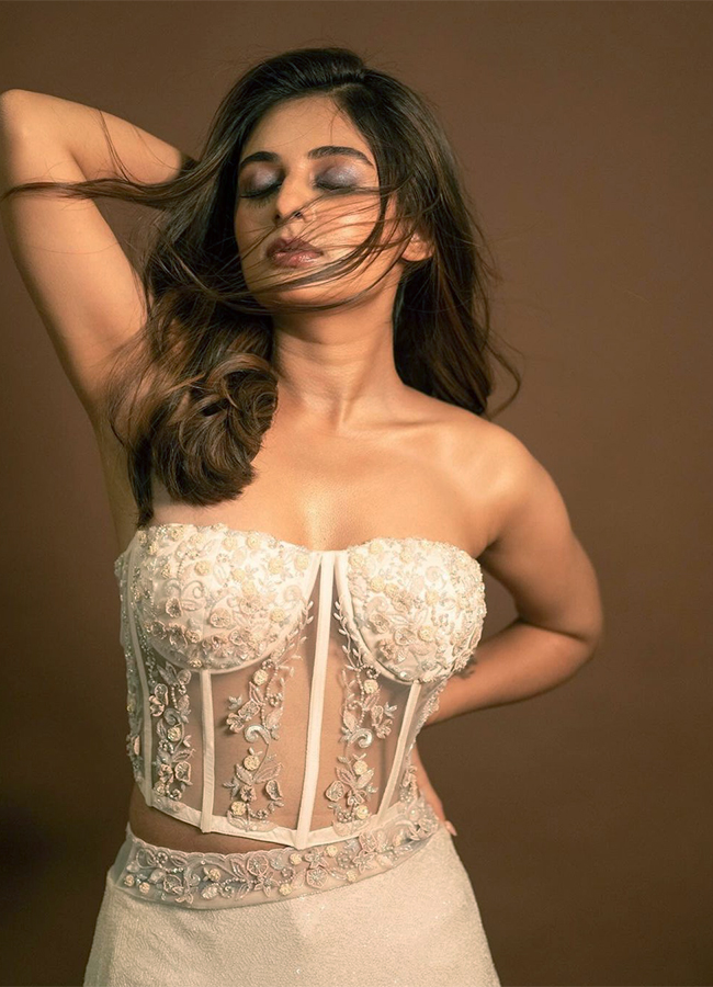 Actress Esther Anil Hot Photos - Sakshi