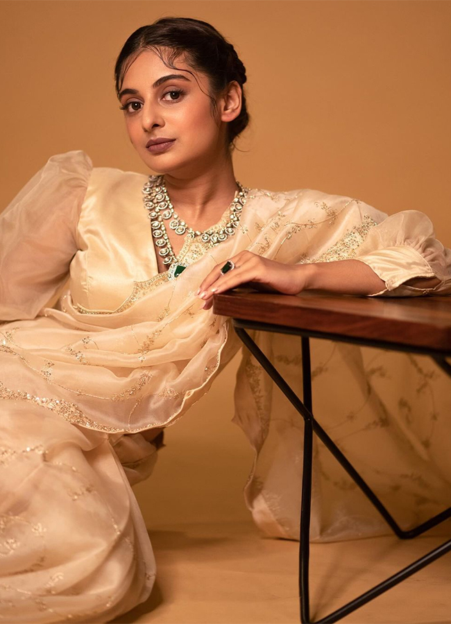Actress Esther Anil Hot Photos - Sakshi