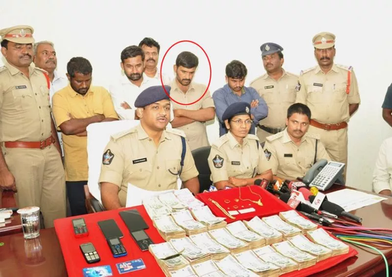 Interstate thiefs arrestd in addanki - Sakshi