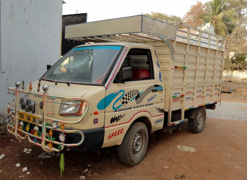 Police Seized Illegal Transport of Ration Rice - Sakshi