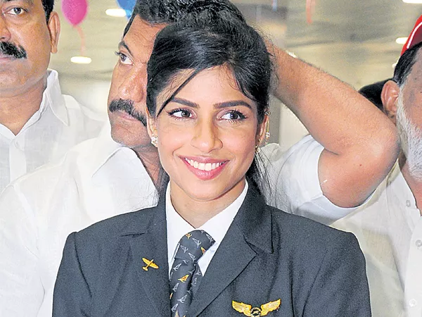 Vijayawada Women's Pilot Divy attracted the world - Sakshi