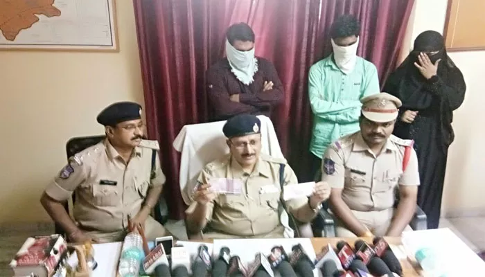 The arrest of a gang of fake notes - Sakshi