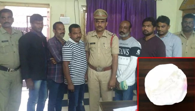 six arrested on cheating Vintage copper vase in Vizianagaram - Sakshi