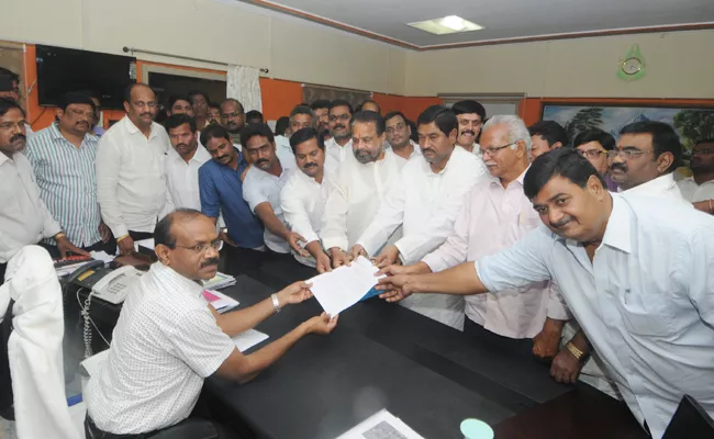 ysrcp and loksatta party leaders complaint on voters removed in srikakulam district - Sakshi