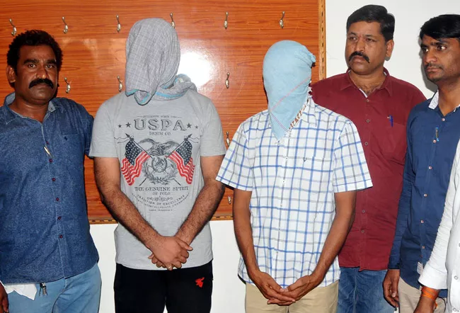 Two Arrested For Online Cheating Case In Mahabubnagar - Sakshi
