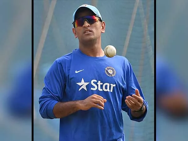 Mahendra Singh Dhoni Sues Amrapali Group Over Rs 150 Crore Dues - Sakshi