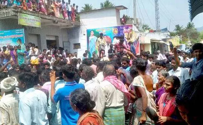 Woman Mistaken To Be A Child Kidnapper and beaten to death By Mob in Tamilnadu - Sakshi