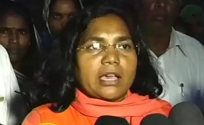 BJP MP Savitribai Phule Praise Jinna AS Mahapurush - Sakshi